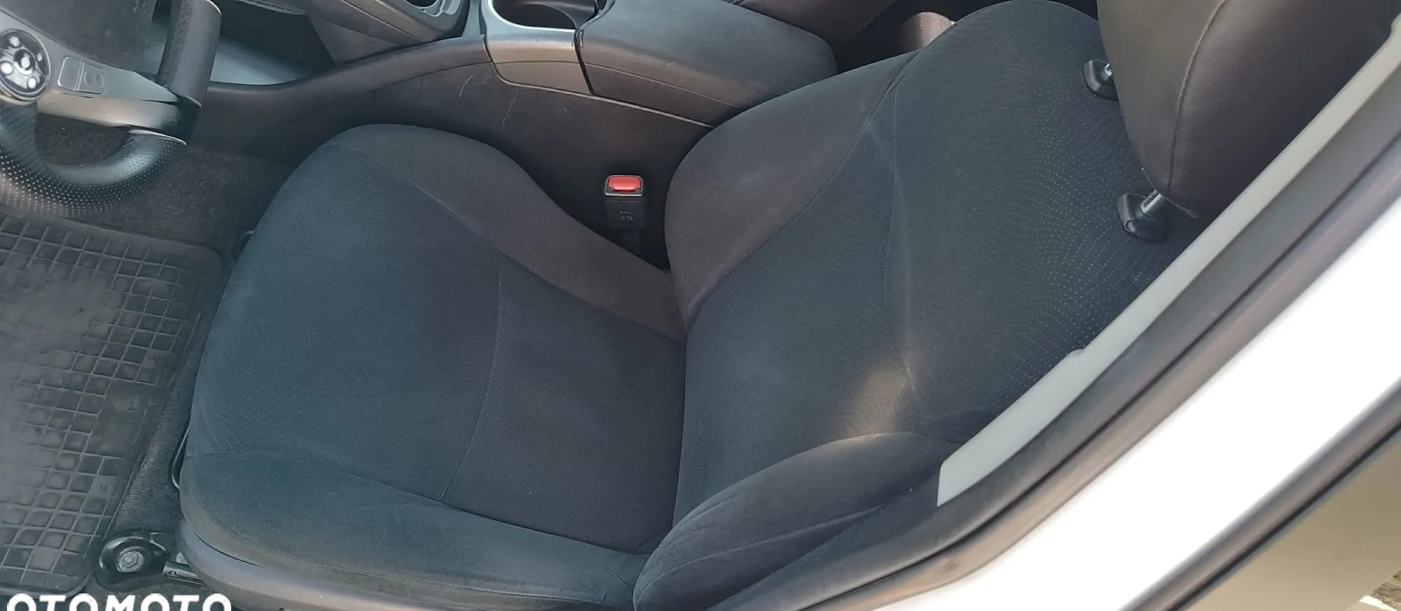 Toyota Prius cena 34990 przebieg: 434000, rok produkcji 2014 z Warszawa małe 137